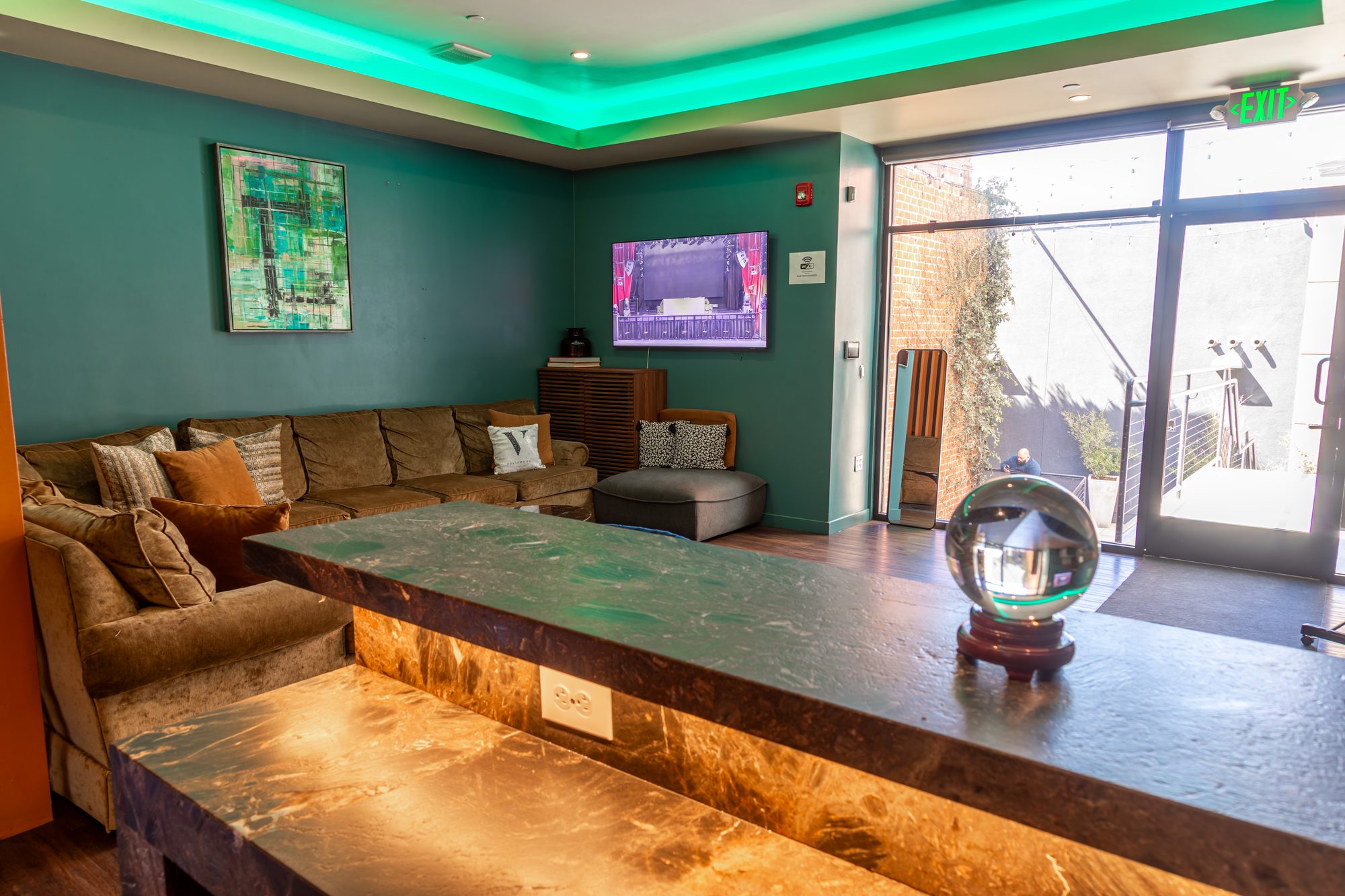 The live-edge counter in a green room at The Vermont Hollywood